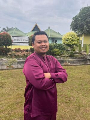 Kepala Sekolah: Oktri Anorialdi Putra, S.Pd., Gr