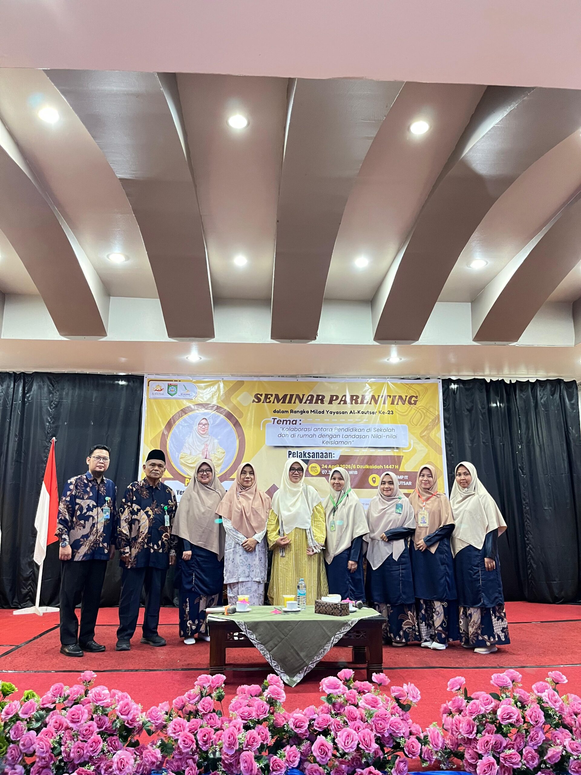 Seminar Parenting dalam Rangka Milad Yayasan Pendidikan Islam Terpadu Al-Kautsar ke 23: Kolaborasi antara Pendidikan di Sekolah dan di Rumah dengan Landasan Nilai-nilai Keislaman Seminar Parenting dalam Rangka Milad Yayasan Pendidikan Islam Terpadu Al-Kautsar ke 23: Kolaborasi antara Pendidikan di Sekolah dan di Rumah dengan Landasan Nilai-nilai Keislaman